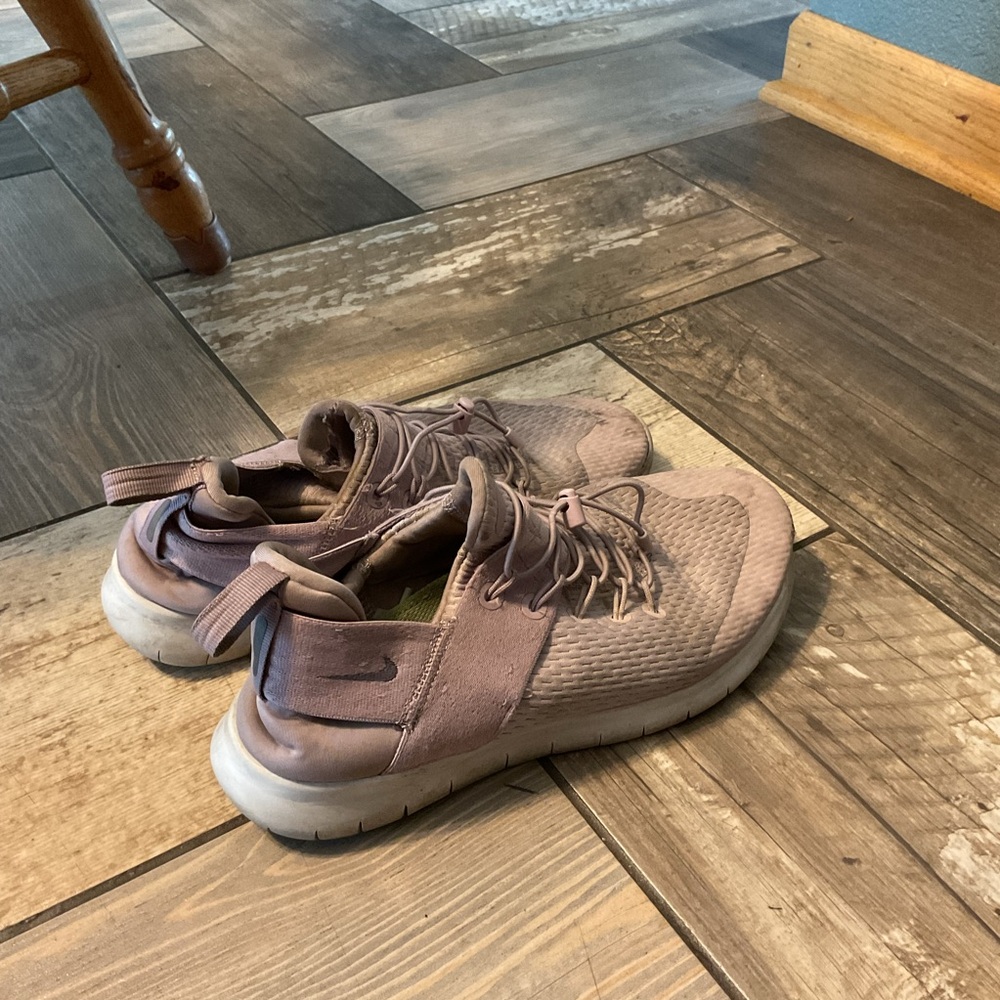 Nike Blush Pink Sneakers Modern Comfort